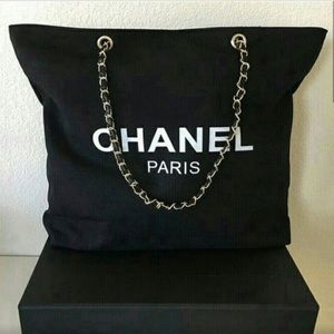 🎀 Chanel Canvas VIP Tote
